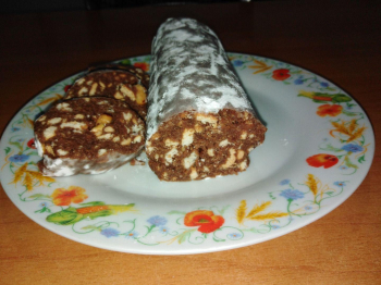 Salame di riciclo al pan di Spagna e nocciole