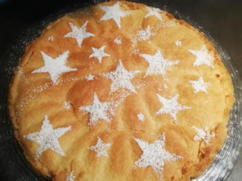 Crostata con crema alla cannella e mele