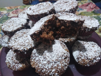 Tortine al cacao con cioccolato e mandorle