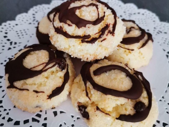 Biscotti morbidi cocco mandorla e gocce di cioccolato