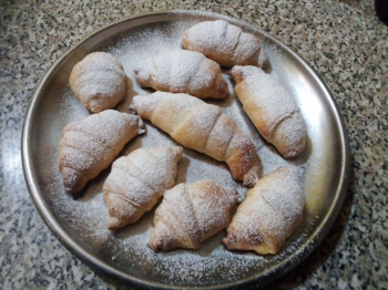 Cornetti alla crema pasticcera