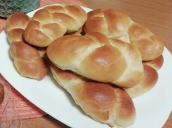 Treccia con cioccolato bianco e uvetta