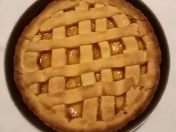 Crostata alla marmellata con la frolla alla cannella