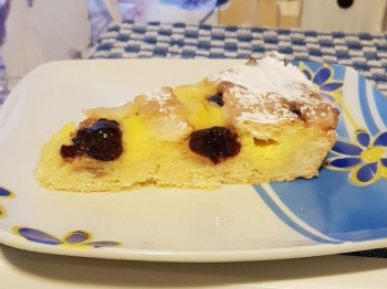 Crostata con crema pasticcera e amarene