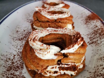 Zeppole al caffè con crema al tiramisù