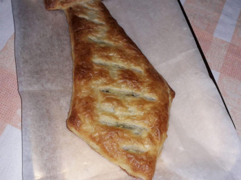 Cravatta di pasta sfoglia dolce
