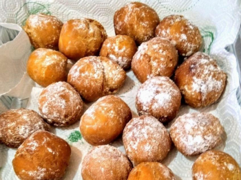 Frittelle di riso e uvetta di San Giuseppe