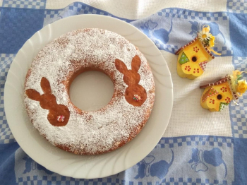 Ciambella allo yogurt e amaretti su ricetta della dolcina FR-224.SED