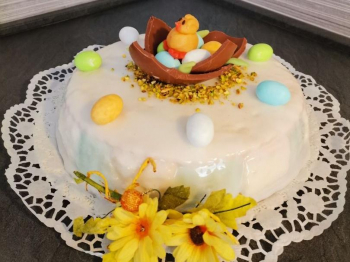 Sfida, brunch di pasqua Cassata con nido e ovetti