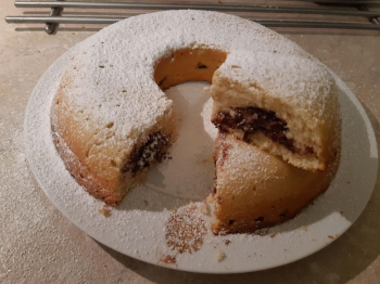 Ciambella al cocco con cuore di cioccolato