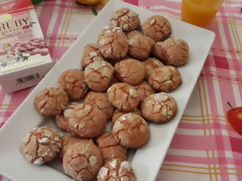Biscotti crinkle al cioccolato ruby
