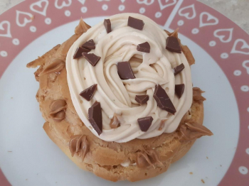 Zeppola con crema al caramello