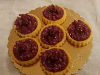 Mini sponge con crema fragola e mirtilli