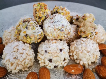 Dolcetti alle mandorle e gocce di cioccolato