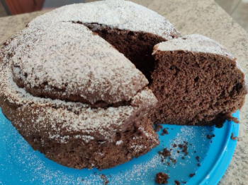 torta &quot;nuvola&quot; al cioccolato fondente