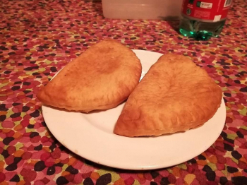 Panzerotti di pasta brisée con pomodoro e mozzarella