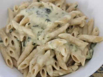 Pasta con zucchine e stracchino
