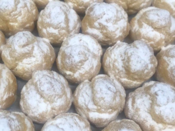 Bignè con crema chantilly