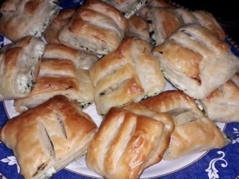 Fagottini di pasta sfoglia con ricotta e spinaci