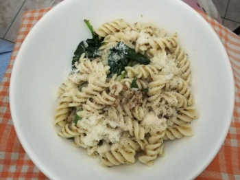 Fusilli con tonno e spinaci