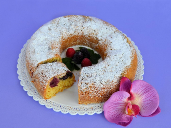 Ciambella frutti di bosco e panna