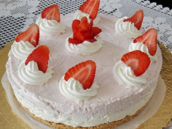 Torta gelato alle fragole