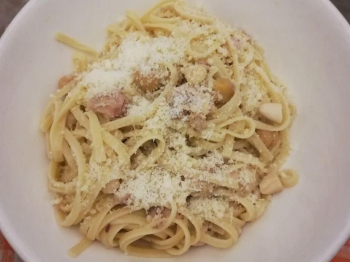 Linguine con tonno, ceci e mandorle