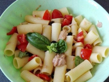 Insalata di pasta con tonno e capperi