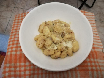 Gnocchi con pesto alle noci