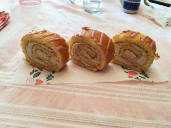 Rotolo con la crema ai mirtilli