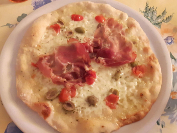 Pizza provola e culaccia