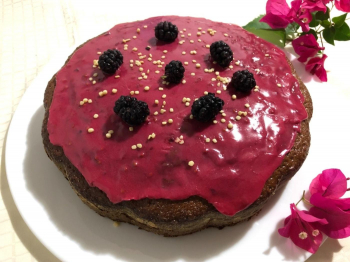 Torta di more di gelso con glassa