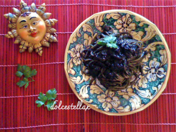 Spaghetti al nero di seppia (specialita' siciliana)