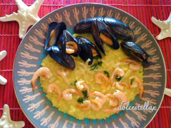 Risotto allo zafferano con cozze e gamberetti