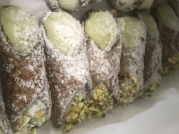 Cannolo con crema di pistacchio