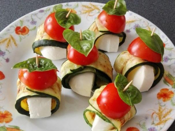 Involtini di zucchine alla caprese