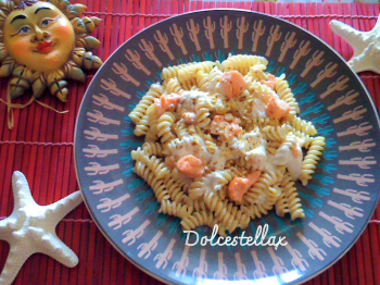 Fusilli con crema di noci e salmone