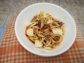 Bucatini con sgombro e pomodorini