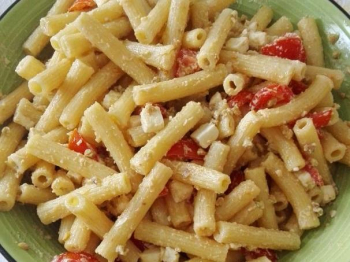 Insalata di pasta con pesto di pistacchi