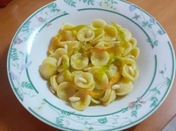 Orecchiette con fiori di zucca