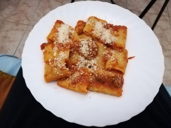 Paccheri con pomodoro e ricotta