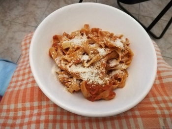 Tagliatelle con sugo alla calabrese