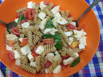 Fusilli,pomodoro, mozzarella e basilico