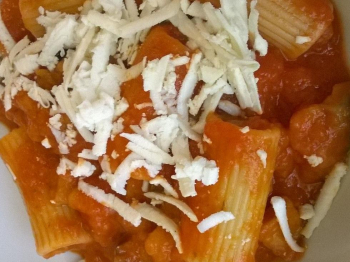 Rigatoni al pomodoro e ricotta salata