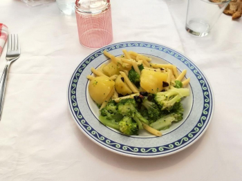 Pennette con i broccoli, patate e peperoncino