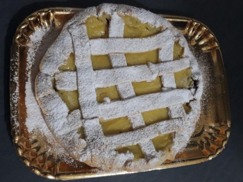 Crostata con crema pasticcera e confettura di ciliegie