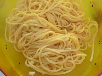 SPAGHETTI AGLIO E OLIO E PEPERONCINO