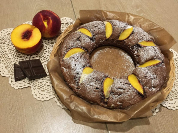 Ciambellone soffice  al Cioccolato Fondente e Pesche