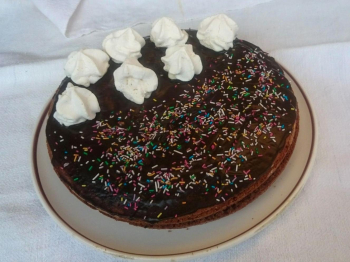 Torta al cioccolato farcita