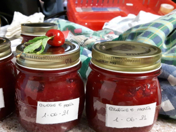 Marmellata di ciliegie e menta